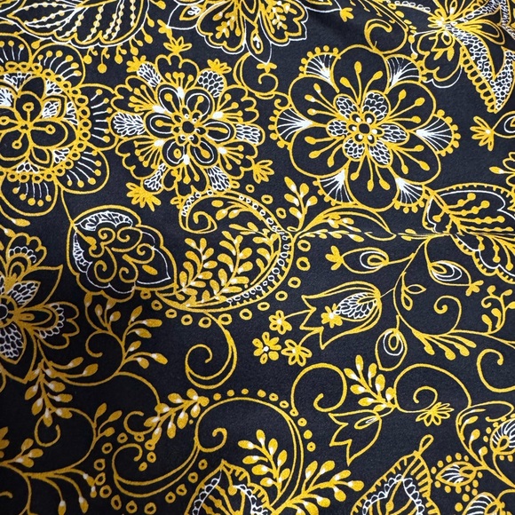 Tahari Arthur S Levine 100% Silk Baroque Paisley Sleeveless Top 16P Like New - Picture 3 of 9